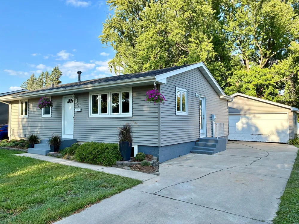 94 36th Avenue NW Rochester, MN 55901