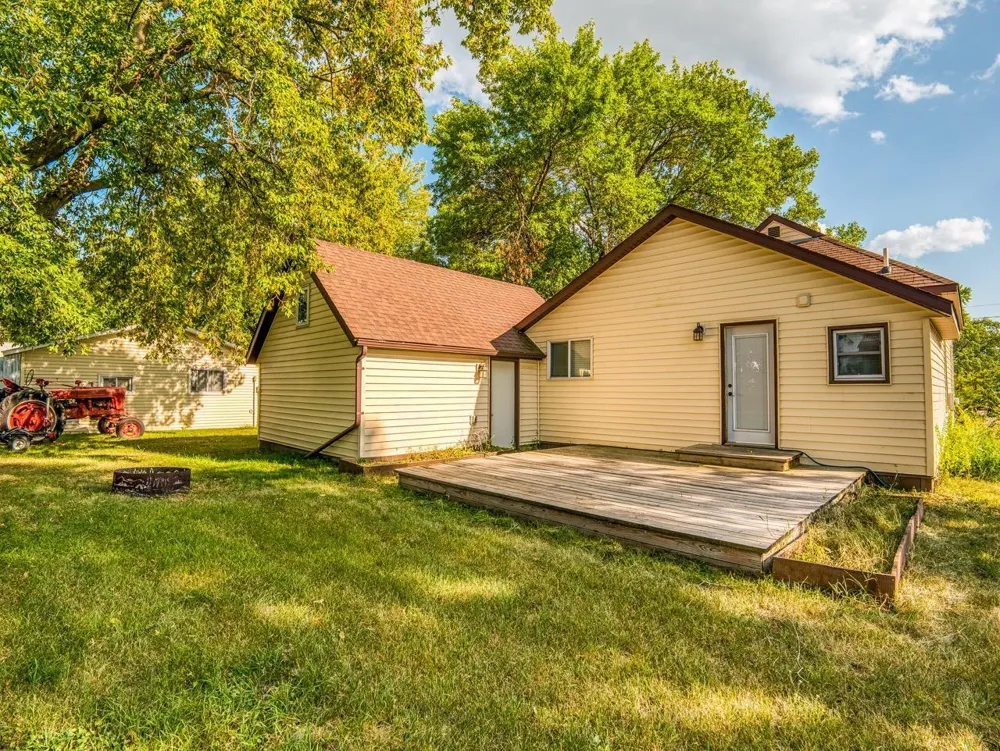 118 E Colfax Street Parkers Prairie, MN 56361