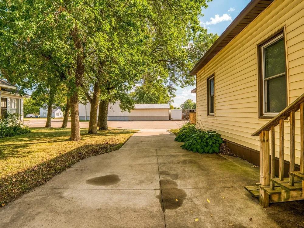 118 E Colfax Street Parkers Prairie, MN 56361