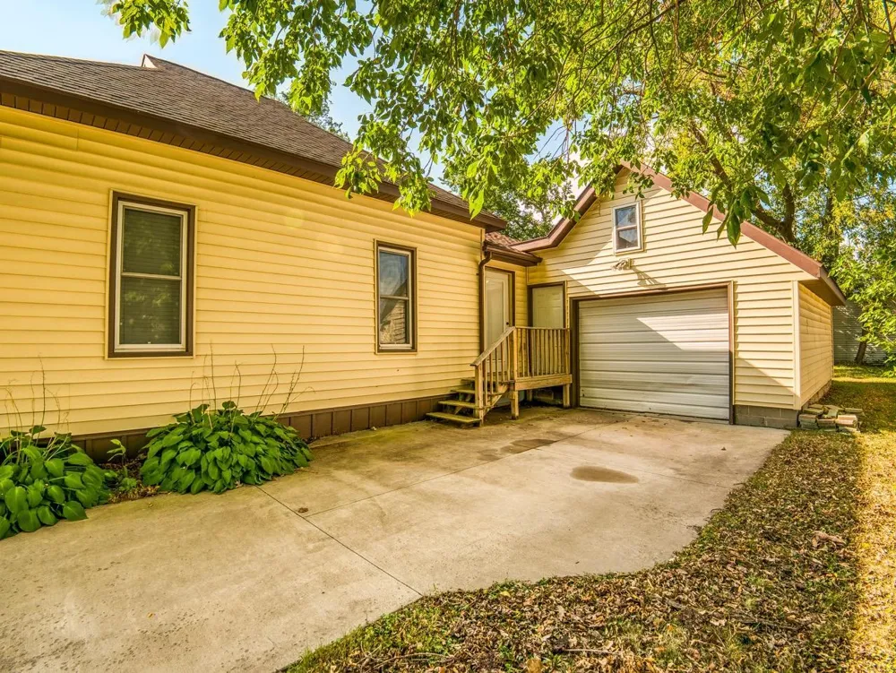 118 E Colfax Street Parkers Prairie, MN 56361