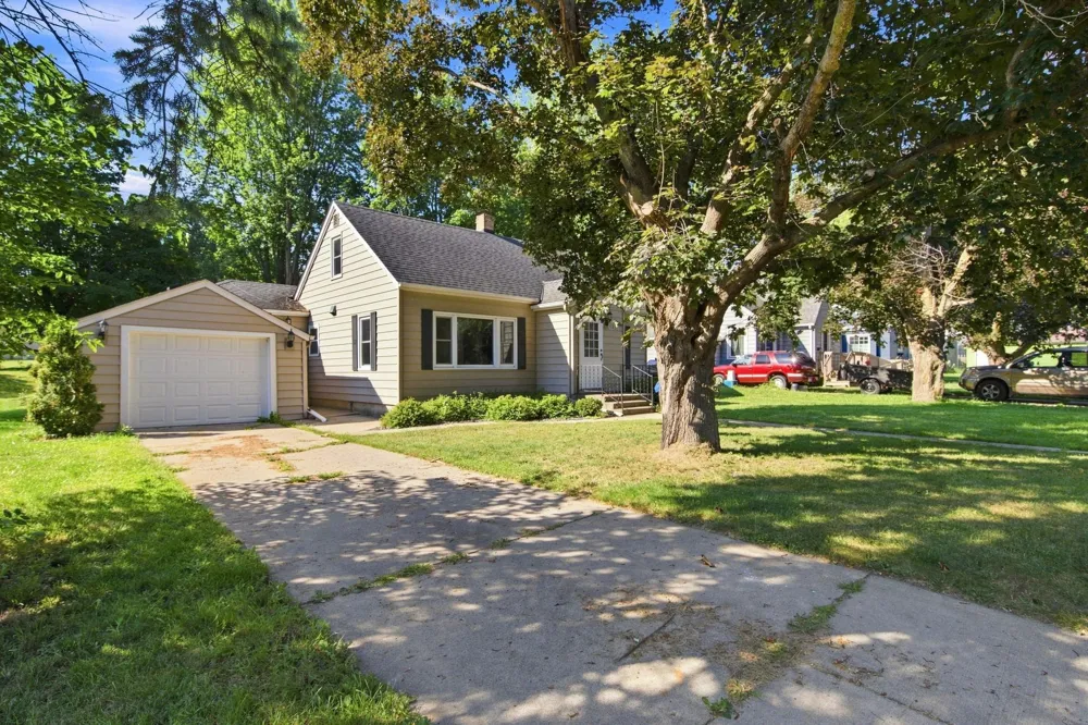 131 Elm Street E Norwood Young America, MN 55368