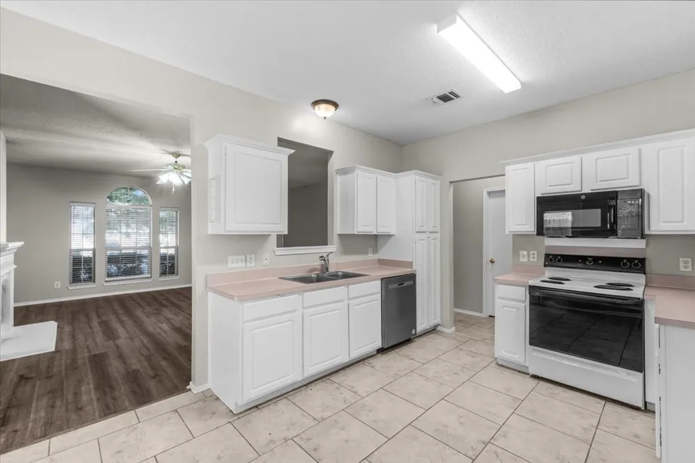 3933 Parkhaven Drive Denton, TX 76210