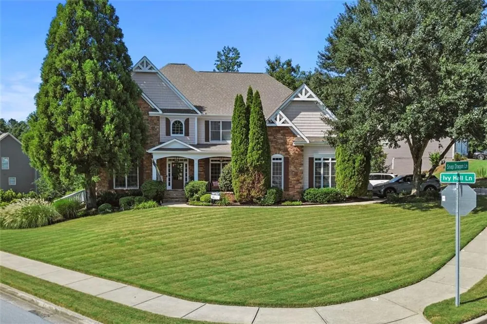 17 Snap Dragon Lane Dallas, GA 30132