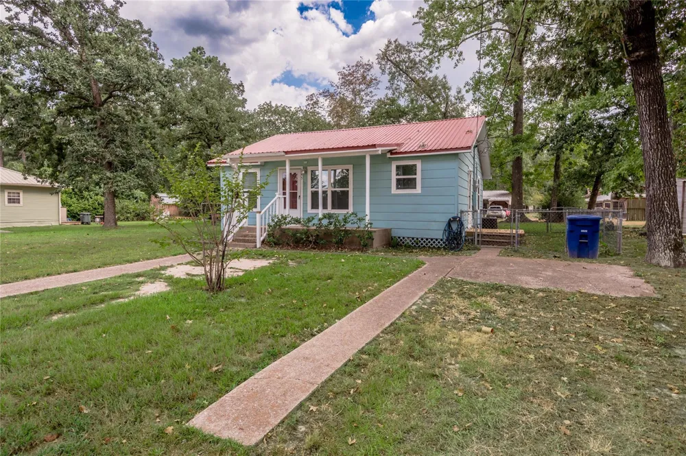 145 Pine Hollow Lane Huntsville, TX 77320