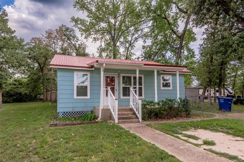 145 Pine Hollow Lane Huntsville, TX 77320