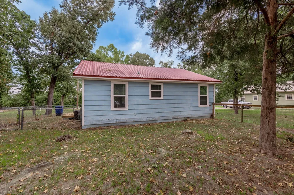 145 Pine Hollow Lane Huntsville, TX 77320