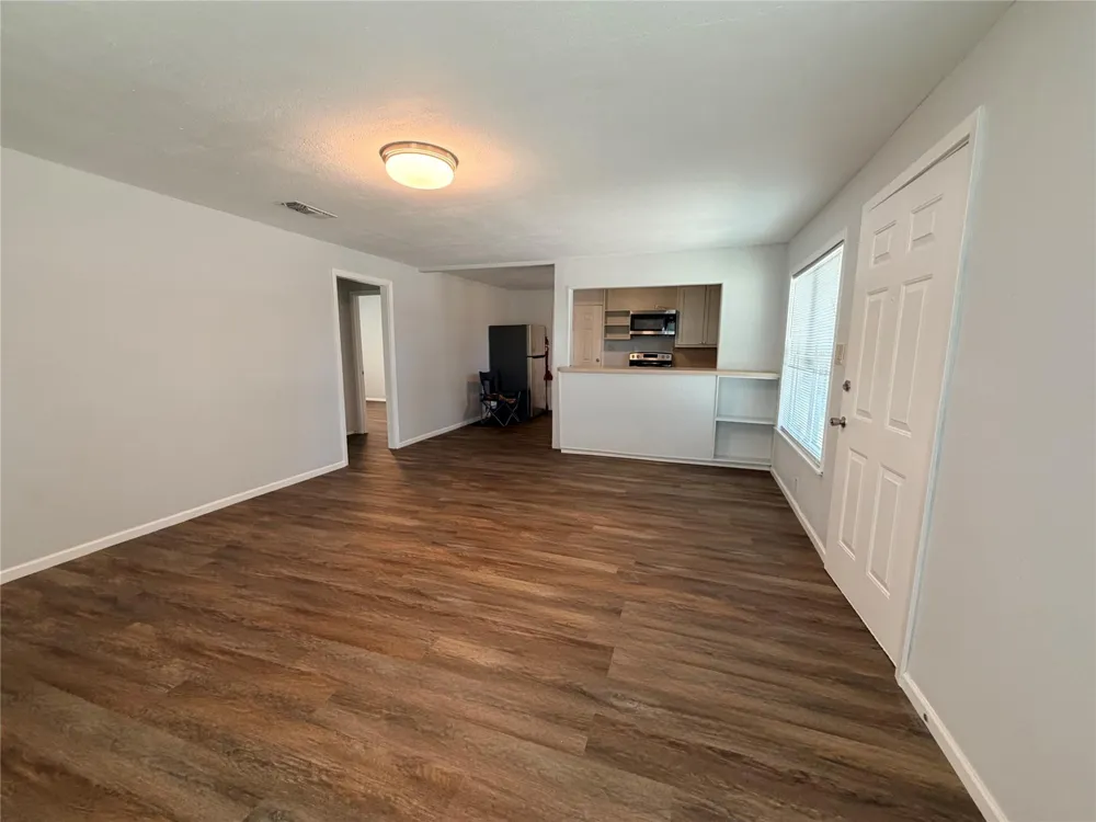 145 Pine Hollow Lane Huntsville, TX 77320