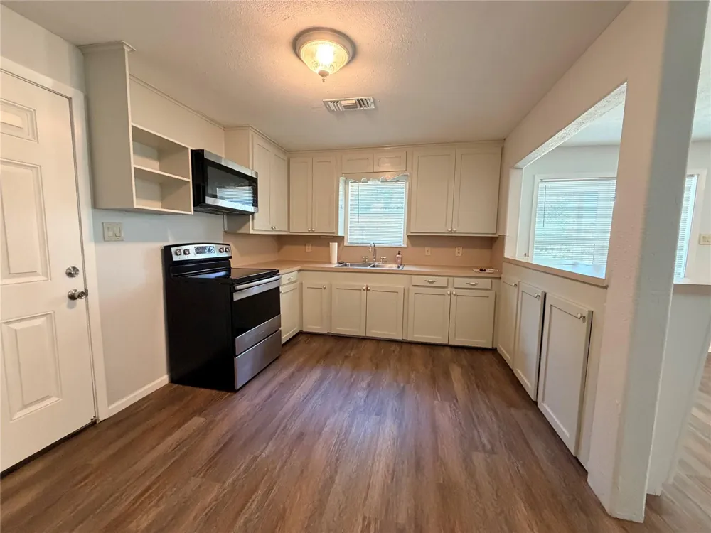145 Pine Hollow Lane Huntsville, TX 77320