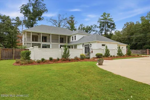 101 Saddle Creek Cove