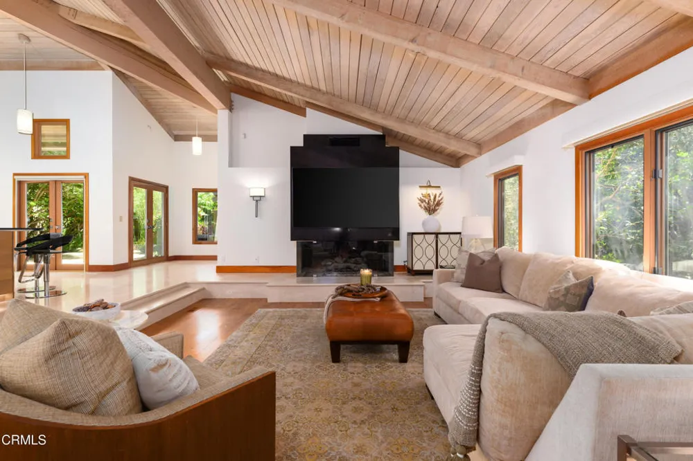 1476 Pathfinder Avenue Westlake Village, CA 91362