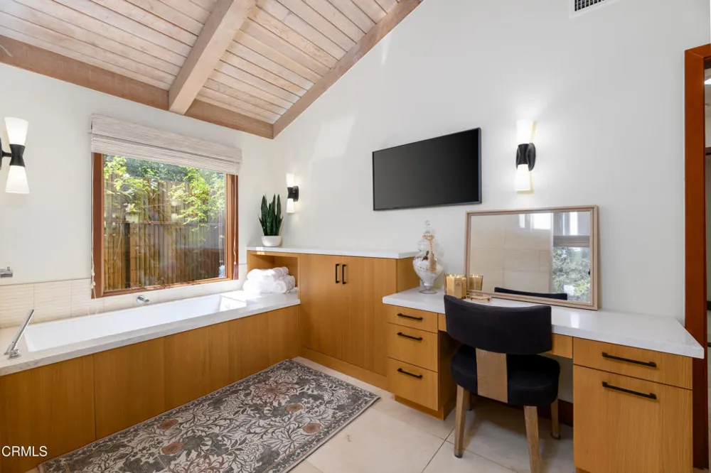 1476 Pathfinder Avenue Westlake Village, CA 91362