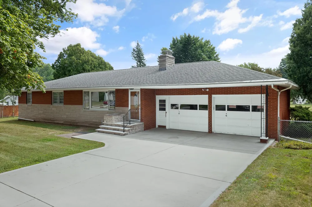 128 Schirmer Parkway Buchanan, MI 49107