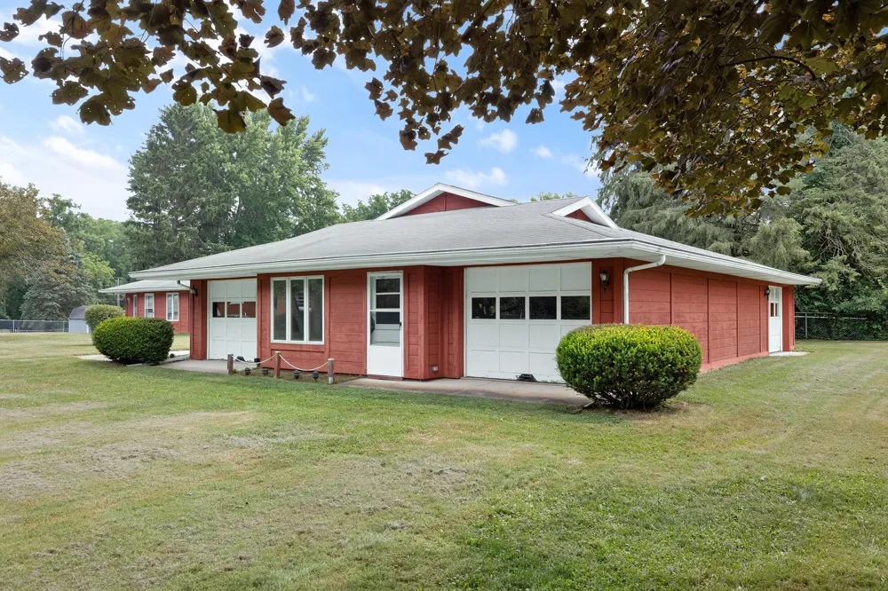 128 Schirmer Parkway Buchanan, MI 49107