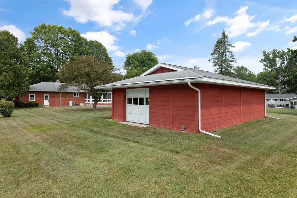 128 Schirmer Parkway Buchanan, MI 49107