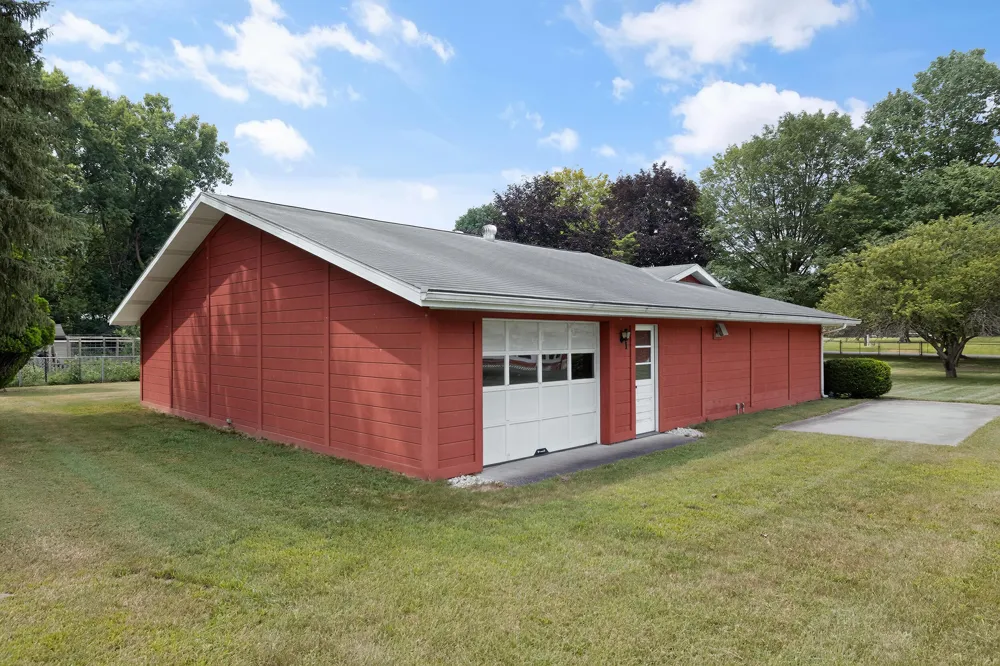 128 Schirmer Parkway Buchanan, MI 49107