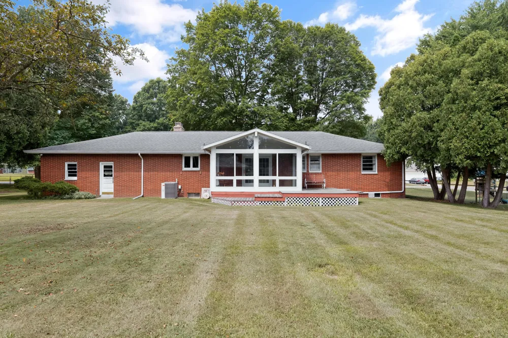 128 Schirmer Parkway Buchanan, MI 49107
