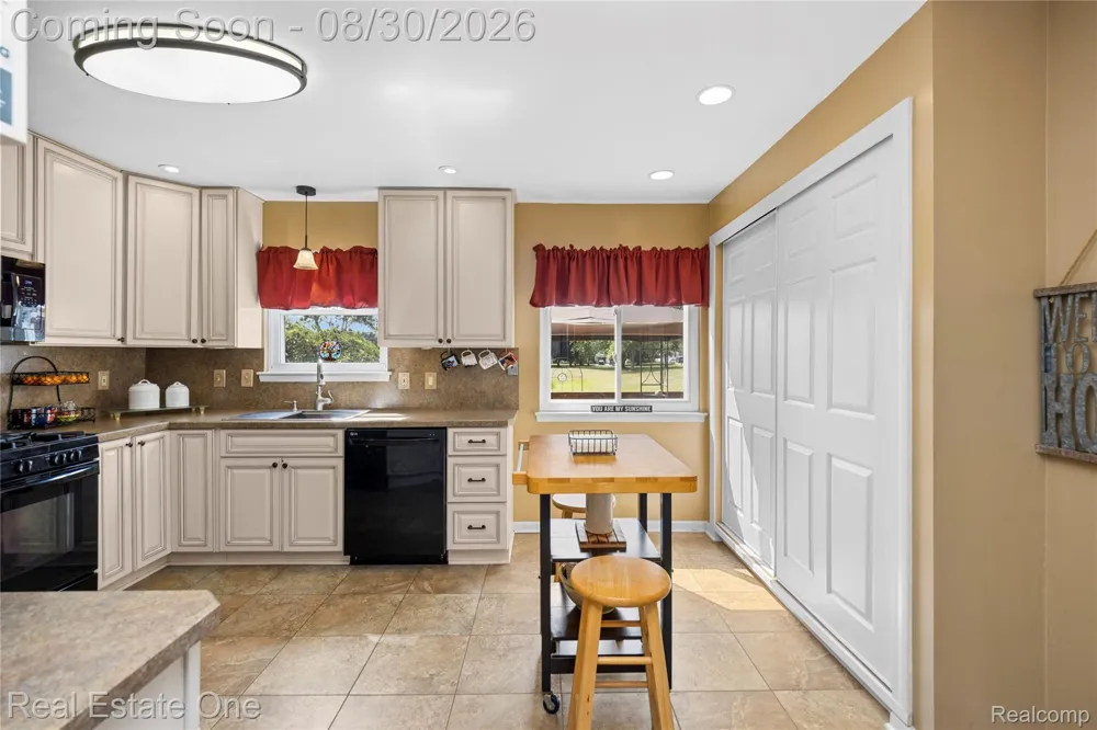 1667 Brentwood Drive Wixom City, MI 48393