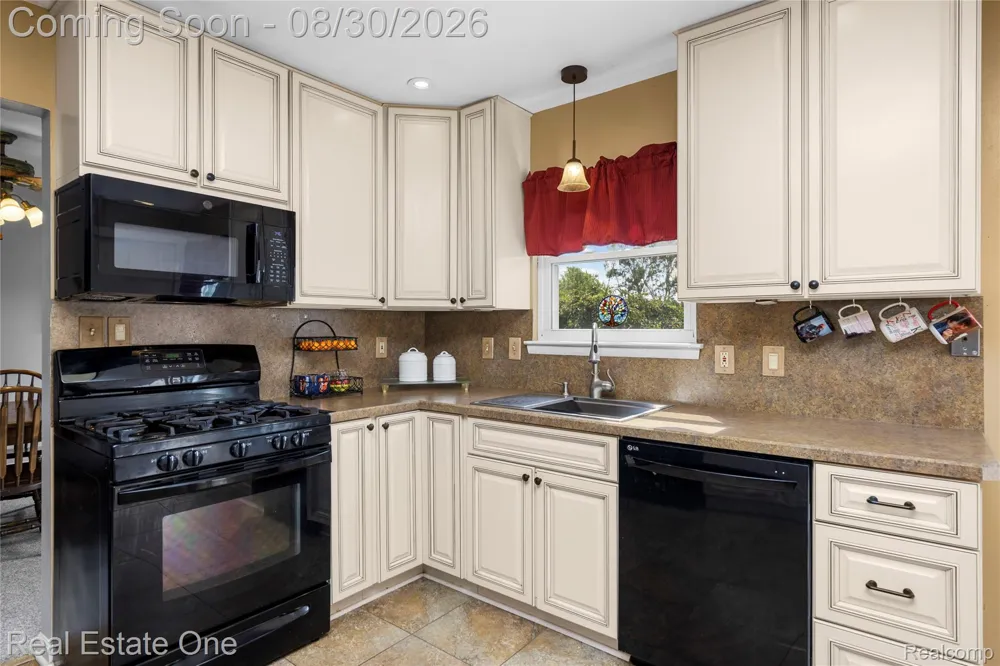 1667 Brentwood Drive Wixom City, MI 48393