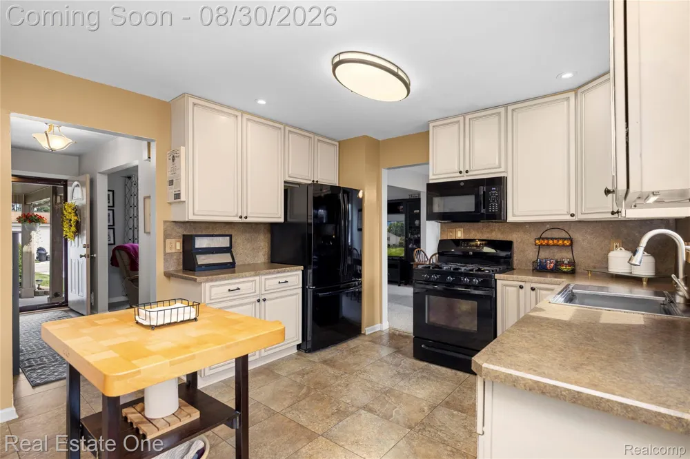 1667 Brentwood Drive Wixom City, MI 48393