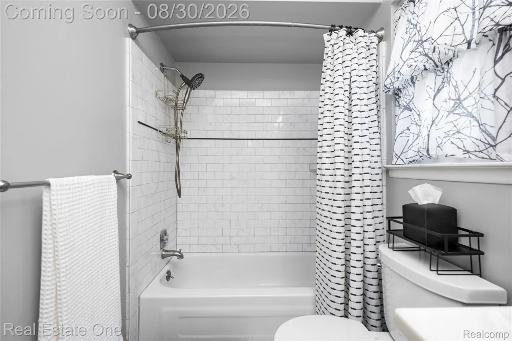 1667 Brentwood Drive Wixom City, MI 48393