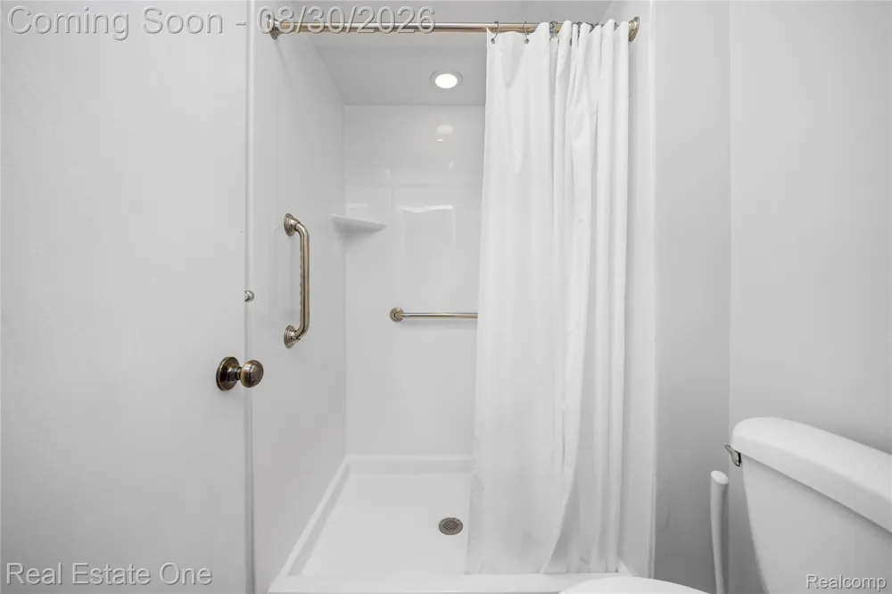 1667 Brentwood Drive Wixom City, MI 48393