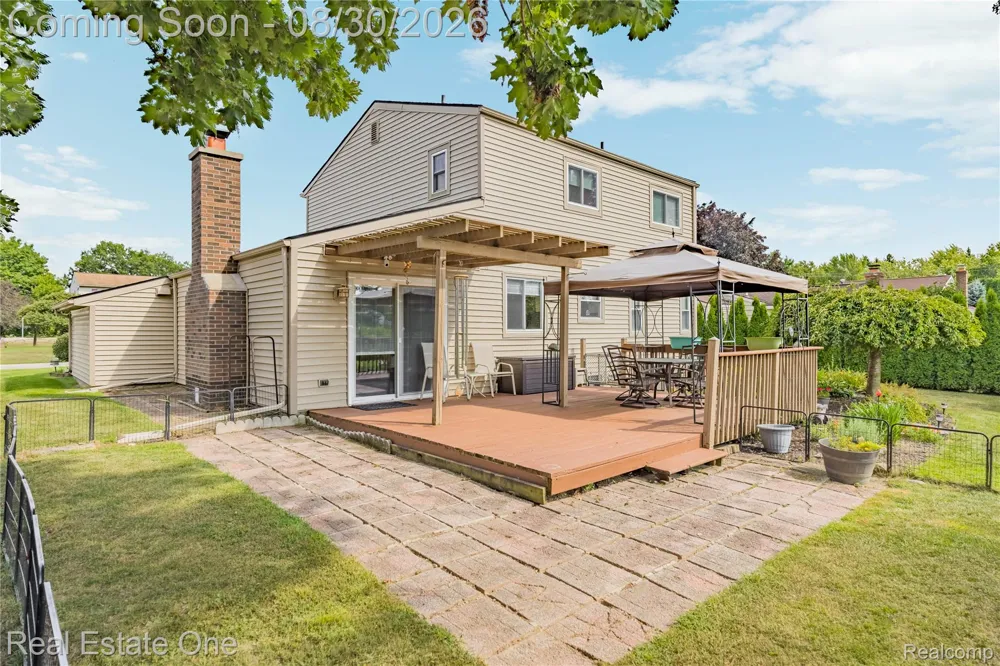 1667 Brentwood Drive Wixom City, MI 48393