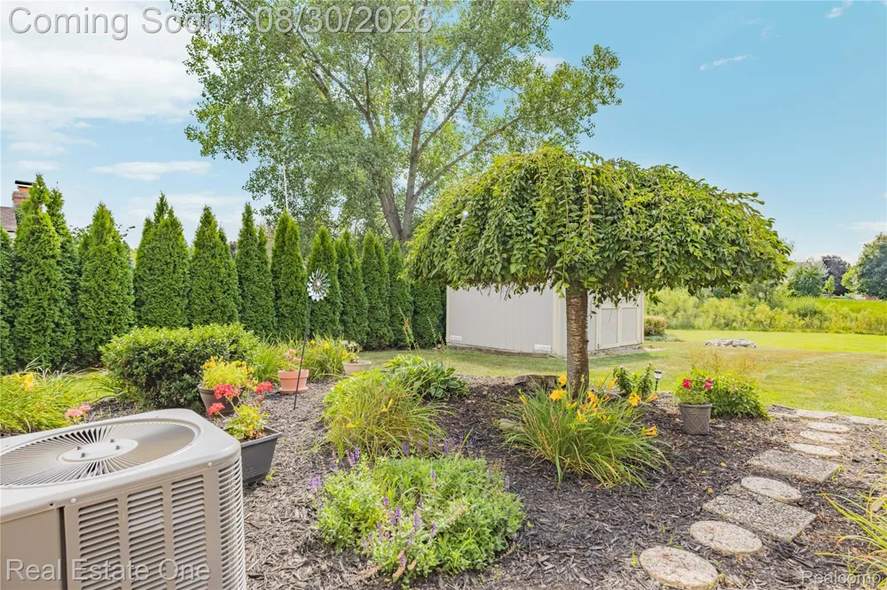 1667 Brentwood Drive Wixom City, MI 48393