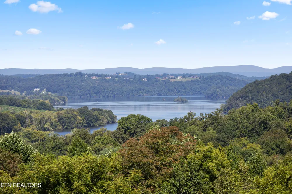 585 Little Dogwood Rd Kingston, TN 37763