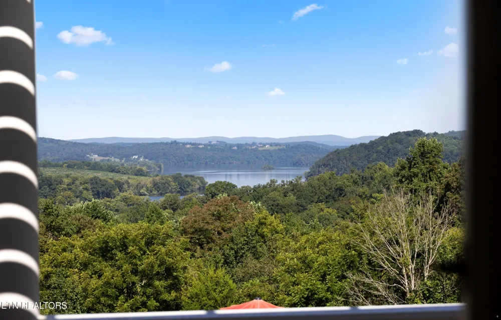 585 Little Dogwood Rd Kingston, TN 37763