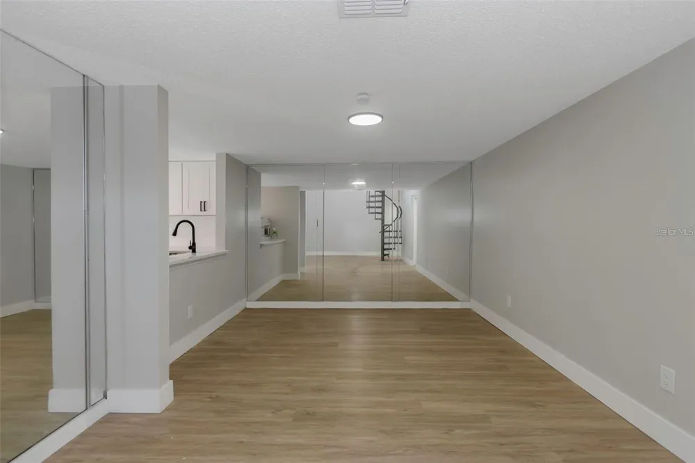 5151 PURITAN CIRCLE #1022 Tampa, FL 33617