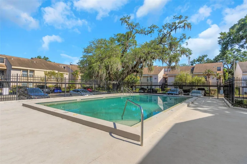 5151 PURITAN CIRCLE #1022 Tampa, FL 33617