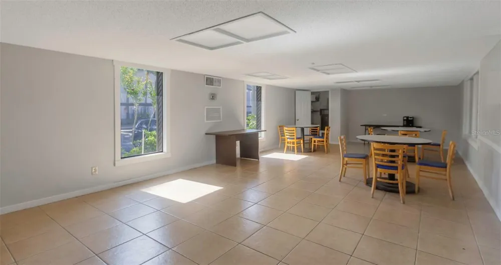 5151 PURITAN CIRCLE #1022 Tampa, FL 33617