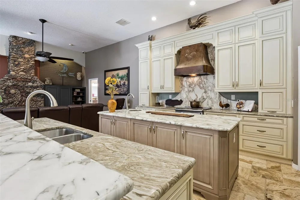 1006 PANTHER STREET Oviedo, FL 32765