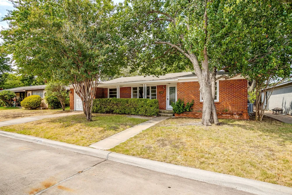 5736 Tracyne Drive Westworth Village, TX 76114