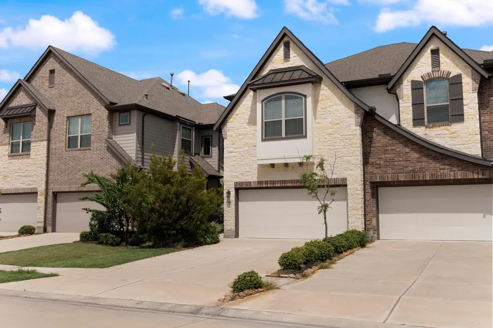 1615 Rustling Creek Drive Missouri City, TX 77459