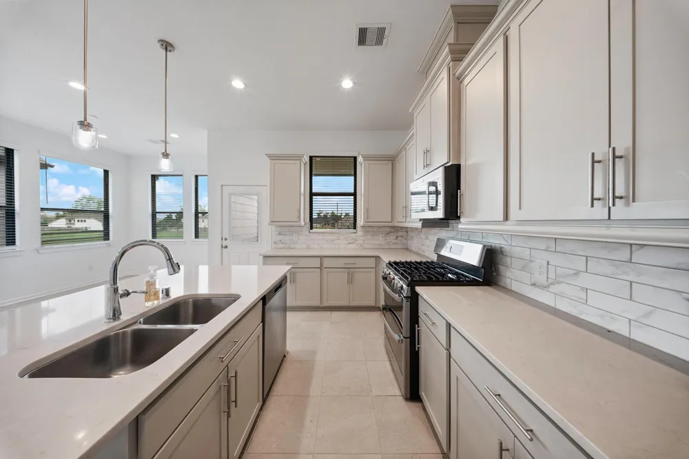 1615 Rustling Creek Drive Missouri City, TX 77459