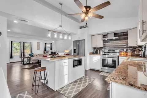 208 Dogwood Circle