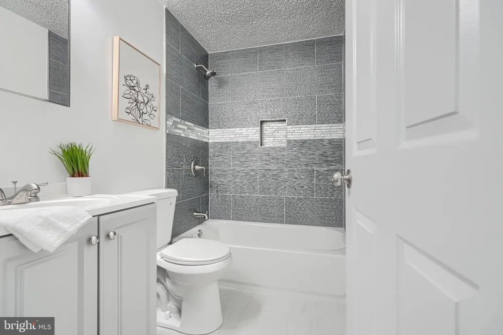 1543 PENROSE AVENUE Baltimore, MD 21223
