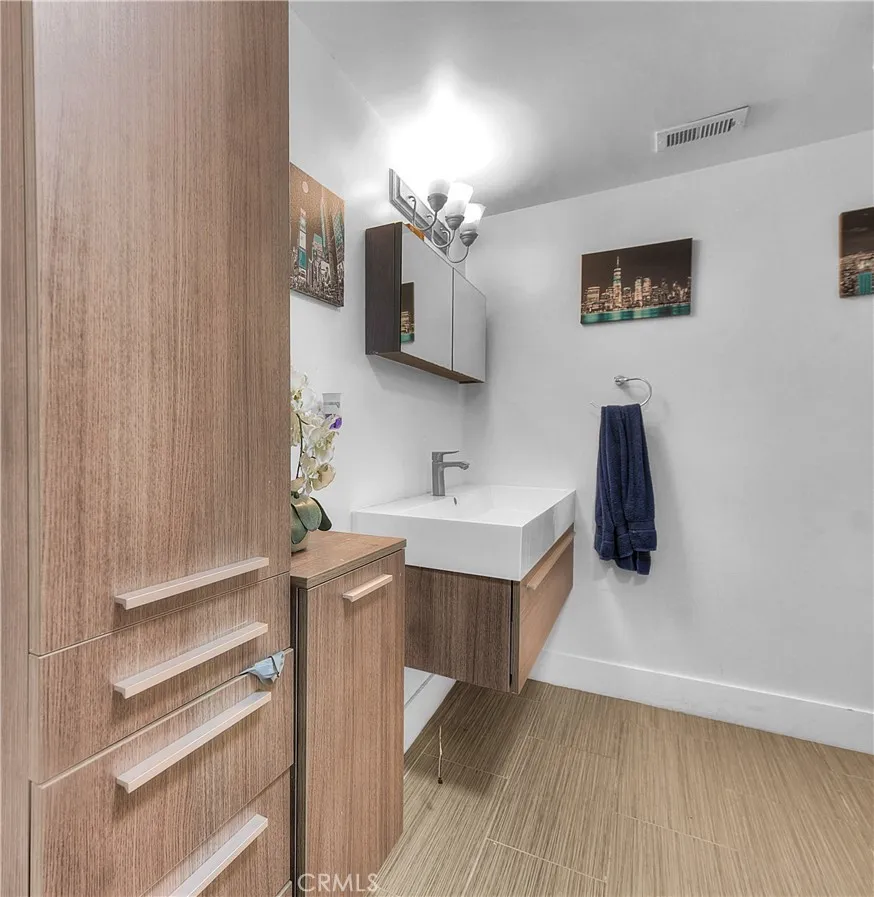 15906 Rowland La Puente, CA 91744