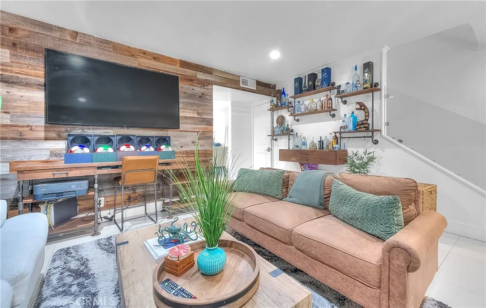15906 Rowland La Puente, CA 91744