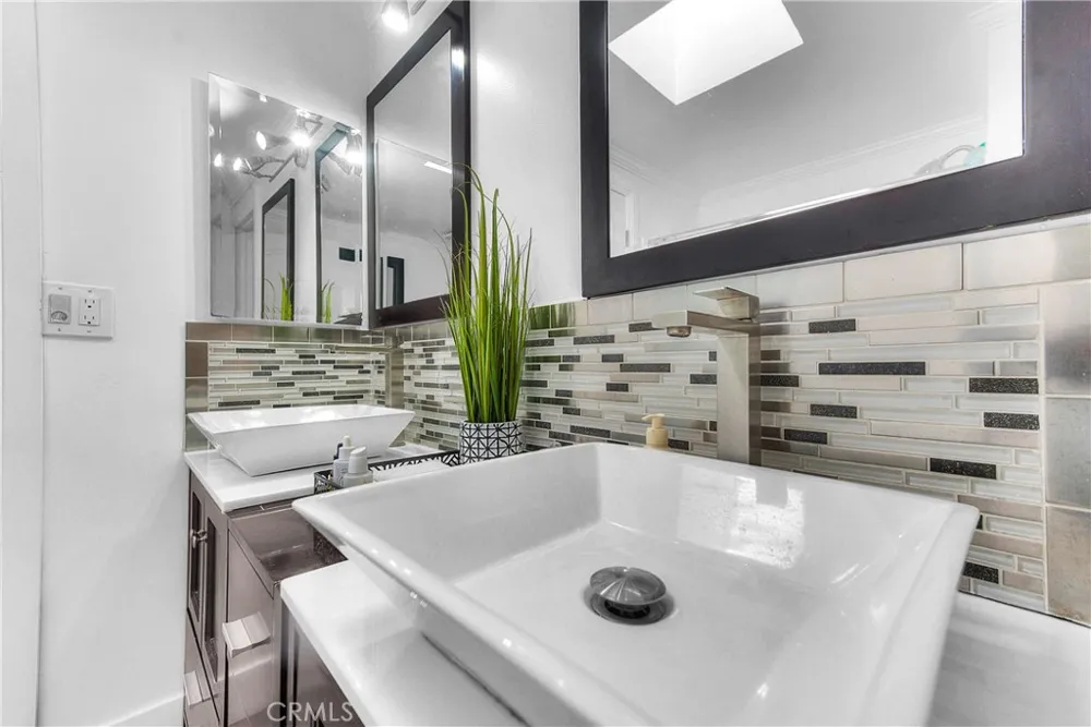 15906 Rowland La Puente, CA 91744
