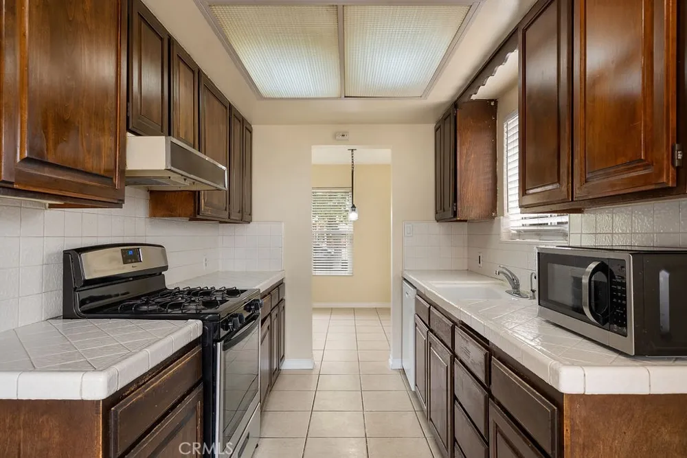 337 S Enid Avenue Azusa, CA 91702