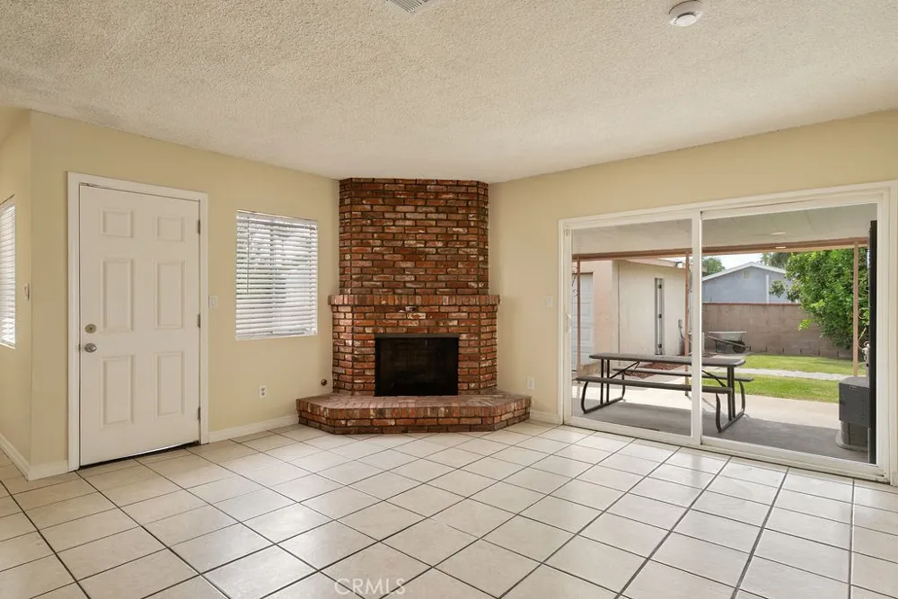337 S Enid Avenue Azusa, CA 91702