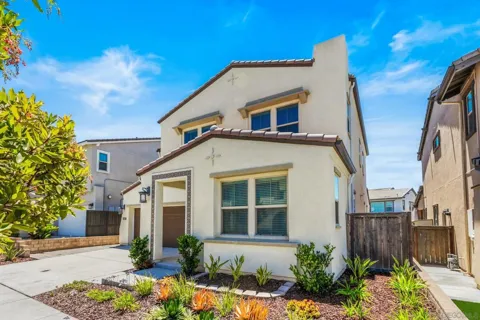1138 Camino Levante