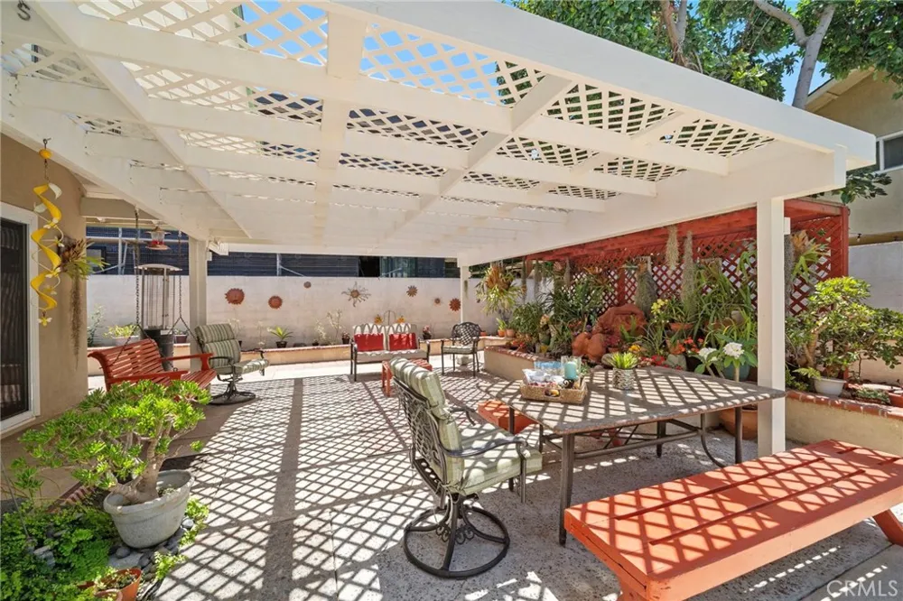 17527 Briarwood Street Fountain Valley, CA 92708