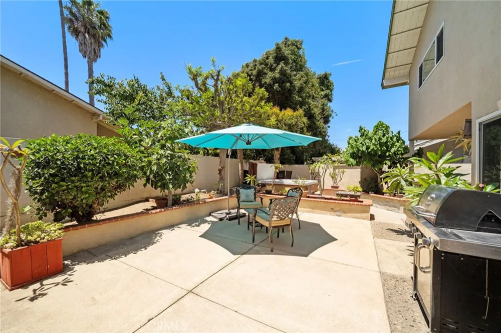 17527 Briarwood Street Fountain Valley, CA 92708