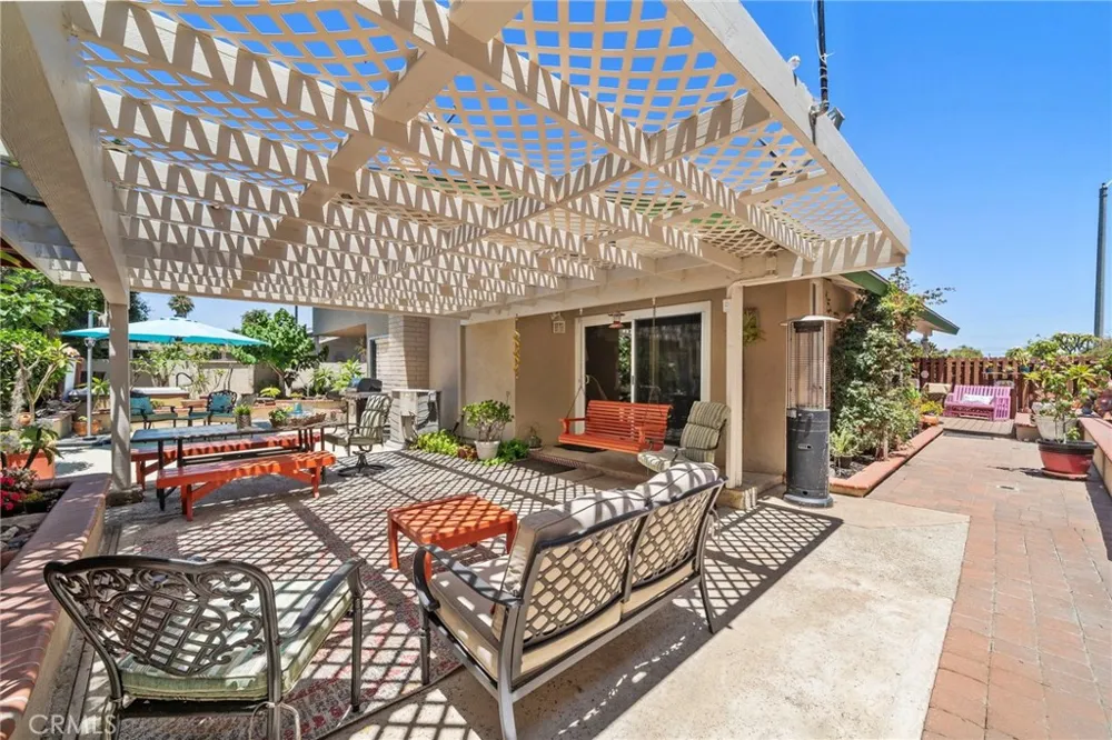 17527 Briarwood Street Fountain Valley, CA 92708