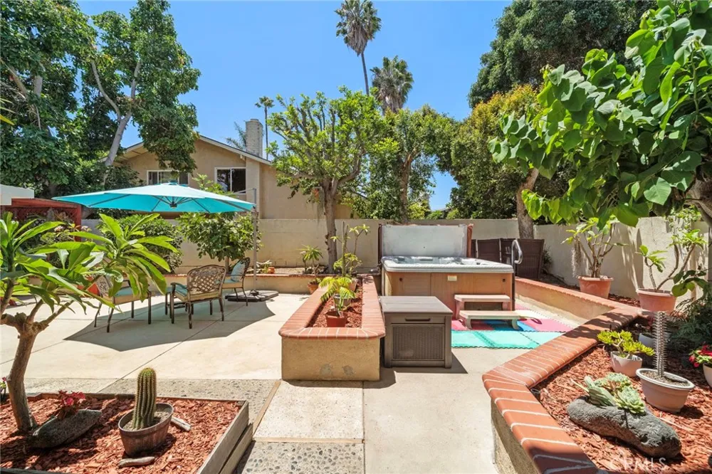 17527 Briarwood Street Fountain Valley, CA 92708