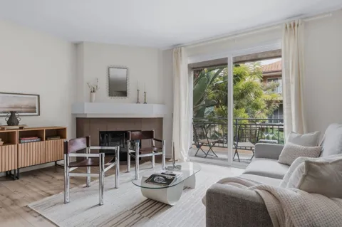 2150 Camino De La Reina #216