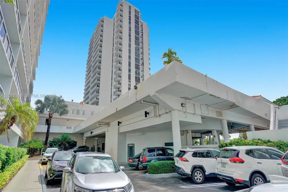 20515 E Country Club Dr #346 Aventura, FL 33180